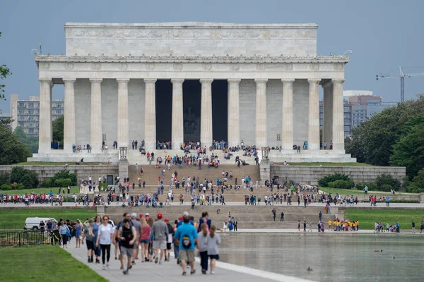 Washington DC-maj 9, 2019: skaror av hundratals turister gå — Stockfoto