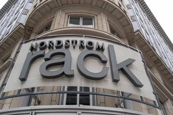 Washington DC-május 9, 2019: Jelentkezzen egy Nordstrom rack áruház, Lo — Stock Fotó