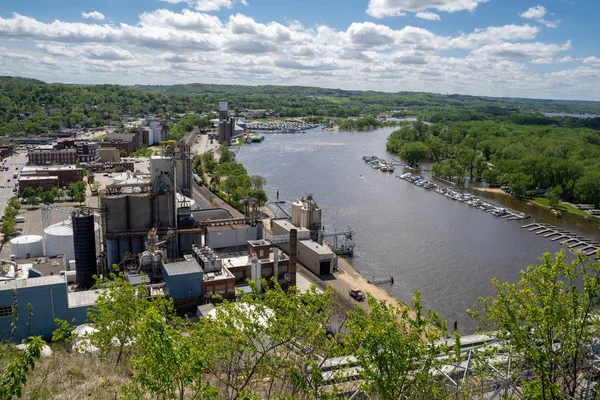 Widok Cityscape z Red Wing Minnesota, featuring Mississippi — Zdjęcie stockowe