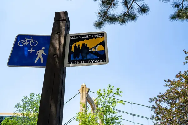 Minneapolis, Mn - 2 Haziran 2019: Büyük Tur manzara için imza