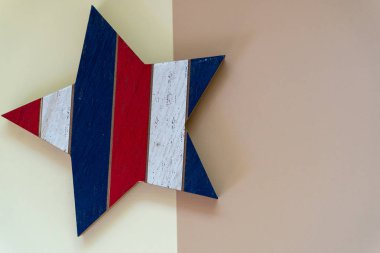 Rustik Kırmızı beyaz ve mavi çizgili ahşap yıldız pastel paletinden