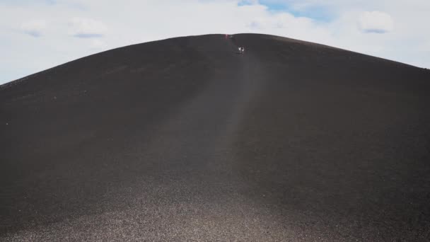 Vandrare Oidentifierbart Klättra Inferno Cone Kratrarna Månens Nationalmonument Nära Arco — Stockvideo