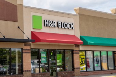 Crystal, Minnesota - 21 Temmuz 2019: H&R Block sto'nun dış cephesi