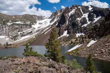 Tioga Pass yolu boyunca Ellery Gölü (devlet Route 120) Californi