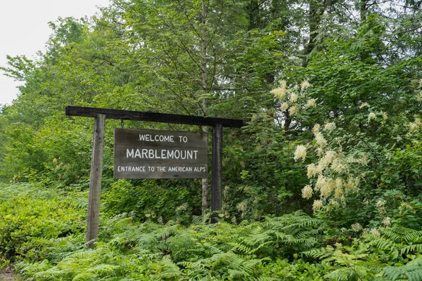 Segnale di benvenuto a Marblemount Washington, l'ingresso all'Amer — Foto Stock