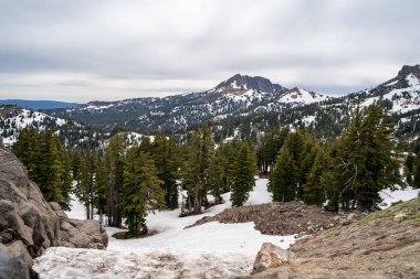 Lassen Ulusal Parkı California, güzel dağ manzarası ile