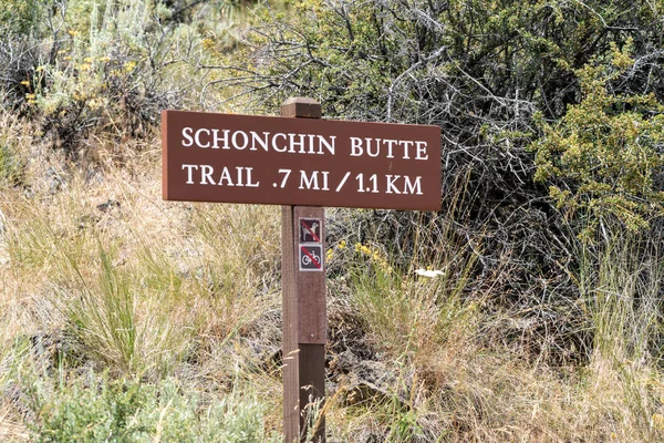 Iscriviti per il sentiero Schonchin Butte Trail in Lava Beds Nation — Foto Stock