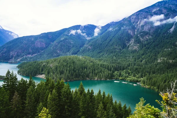 Vista do Lago Diablo no Parque Nacional das Cascatas do Norte em Washi — Fotografia de Stock