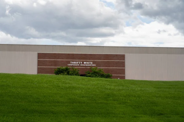 Plymouth, Minnesota - 21 de julio de 2019: Vista exterior del Thrift — Foto de Stock