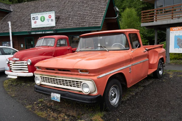 Çatal, Washington - 7 Temmuz 2019: Alacakaranlık'tan Bellas kamyonu — Stok fotoğraf