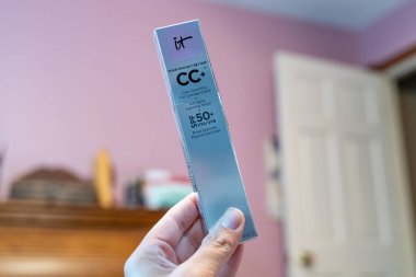 10 Eylül 2019 - New Hope, Mn: It Cosmetics, by Jamie Kern, Y