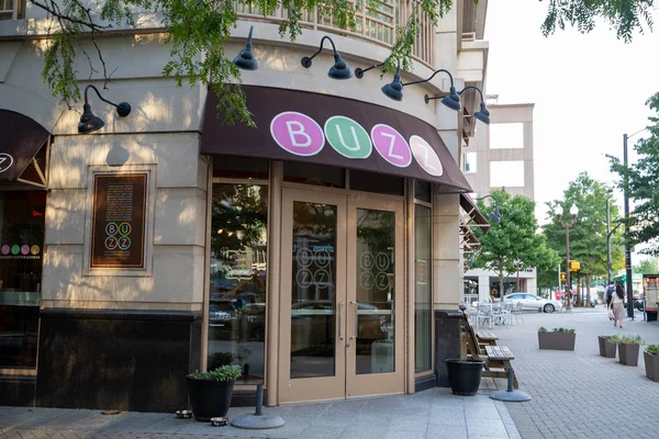 Arlington, Virginia - 7 de agosto de 2019: Exterior de las tortas Buzz — Foto de Stock