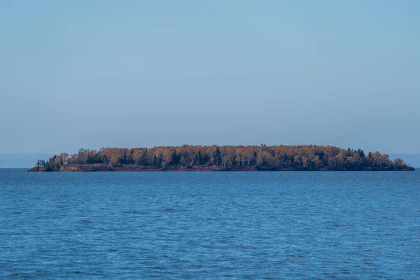 Orlí ostrov na Apoštolských ostrovech Národní břeh jezera ve Wisconu — Stock fotografie