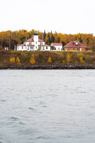 Raspberry Island Lighthouse in Wisconsin on Lake Superior in the — Stock Photo, Image