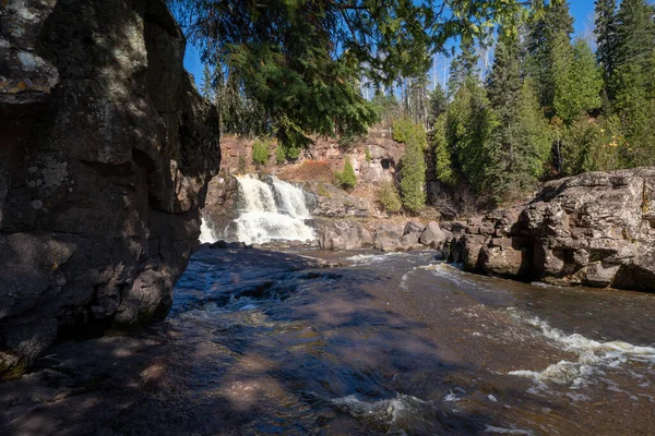 Vista lateral da cachoeira Gooseberry Falls em Minnesota — Fotografia de Stock