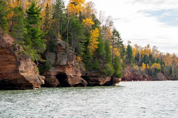 Ilhas Apóstolo cavernas marítimas continentais ao longo da Península de Bayfield — Fotografia de Stock