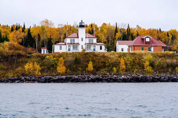 Raspberry Island Lighthouse in Wisconsin on Lake Superior in the — Stock Photo, Image