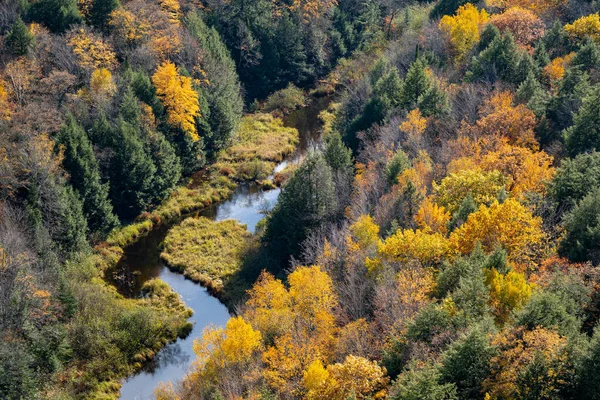 Озеро хмар мальовниче осіннє, на Porcupine Mou — стокове фото