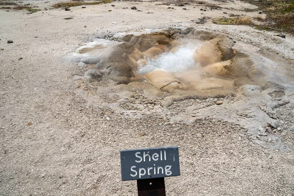 Señal Para Shell Spring Géiser Aguas Termales Burbujeante Cuenca Biscuit —  Fotos de Stock