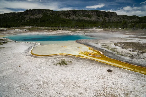 Abstrakt Utsikt Över Sapphire Pool Biscuit Basin Geotermiskt Område Yellowstone — Stockfoto