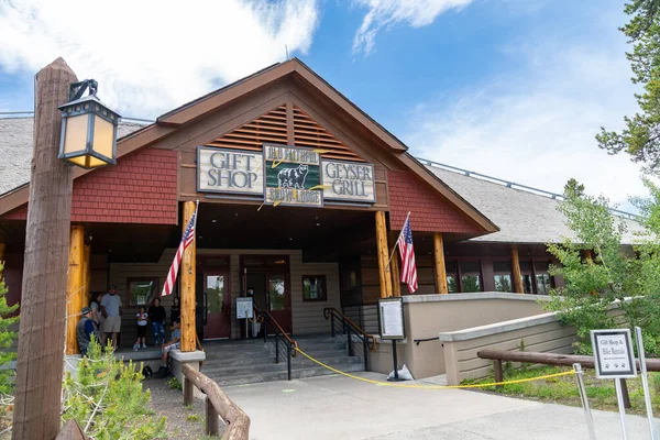 Yellowstone National Park Вайомінг Червня 2020 Old Faithy Snow Lodge — стокове фото