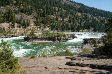 Kootenai Şelalesi ve Kootenai Ulusal Ormanı 'ndaki Libby, Montana yakınlarındaki nehir.