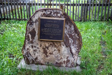 Virginia City, Montana - 29 Haziran. 2020: Ulusal Park Hizmetleri tarafından kaydedilen Ulusal Tarihi Tarihi Tarihi Tarihi Tarihi Yer için imza
