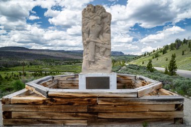 Dubois, Wyoming - 24 Haziran 2020: Tie Hack Anıtı, demiryolu işçilerine adanmıştır.