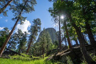 Şeytani Kule, sabahın erken saatlerinde