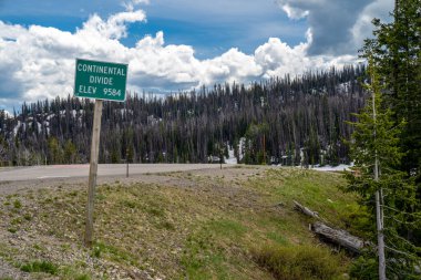Kıtasal Bölünme için Wyoming 'deki Togwotee Geçidi' ne imza atın.