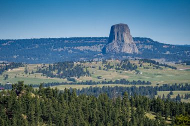 Şeytanlar Kulesi Ulusal Anıtı, uzaktan izleniyor