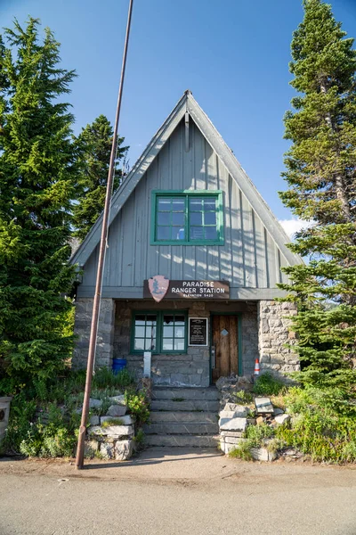 Washington Usa Juli 2020 Skylt Mot Paradisområdet Ranger Station Mount — Stockfoto