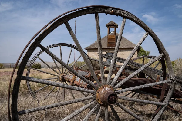 Old Wagon Whell Bij Lower Shell School House Een Omgebouwd — Stockfoto