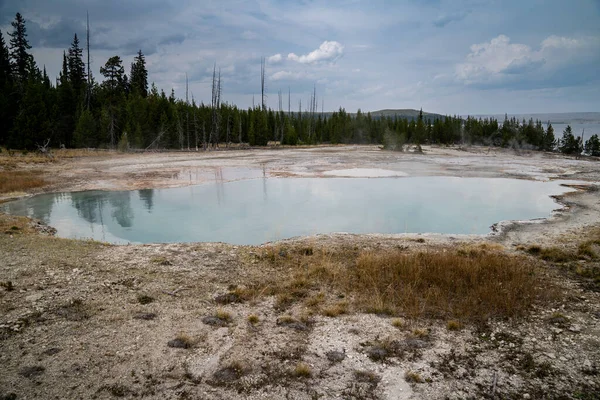 Abyss Pool Una Característica Termal Cuenca Del Géiser West Thumb — Foto de Stock