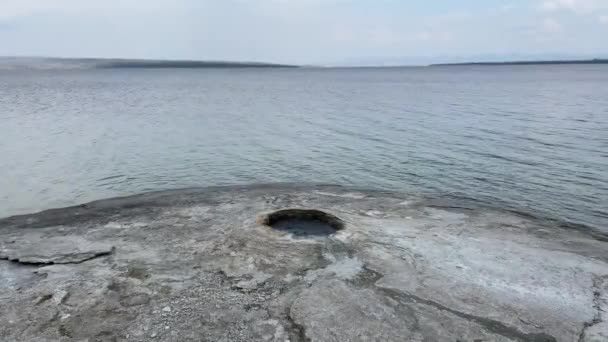 Big Cone Geyser Más Néven Fishing Hole Cone Yellowstone Lake — Stock videók