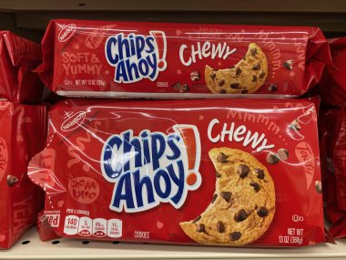 Maple Grove, Minnesota - 14 Eylül 2020: Markette satılan Chips Ahoy Chewy kurabiyeleri