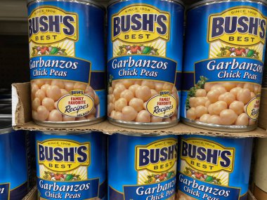 Maple Grove, Minnesota - 14 Eylül 2020: Bush 'un En İyi Bezelye Konservesi, bir markette sergileniyor