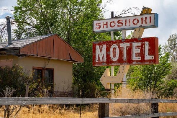 Shoshoni Вайомінг Липня 2020 Залишений Motel Shoshoni Його Старовинним Неоновим — стокове фото