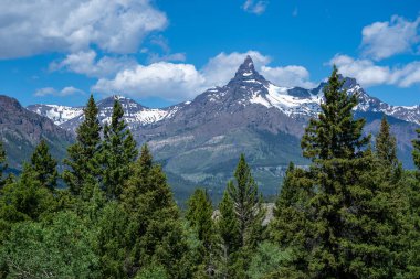 212. Otoyol, Wyoming ve Montana 'daki Beartooth Highway geçidi olarak da bilinir.