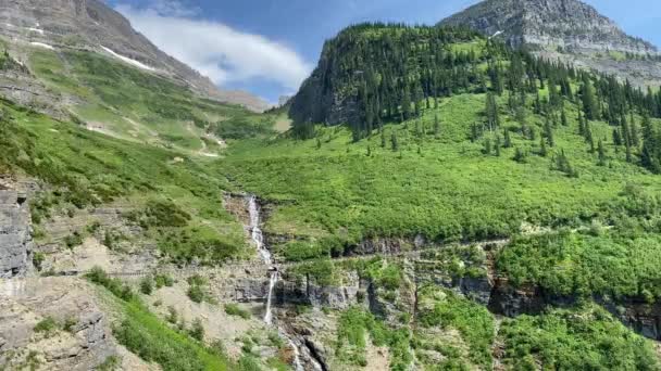 Indo Para Estrada Sol Glacier National Park Montana Dia Ensolarado — Vídeo de Stock