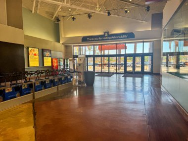 Phoenix, Arizona - 13 Eylül 2025 Phoenix Arizona yakınlarındaki Arizona Mills alışveriş merkezinde.
