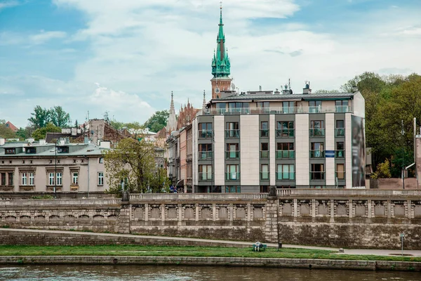 Kerken in Polen. Oude huizen in Europese steden. Kerk. — Stockfoto