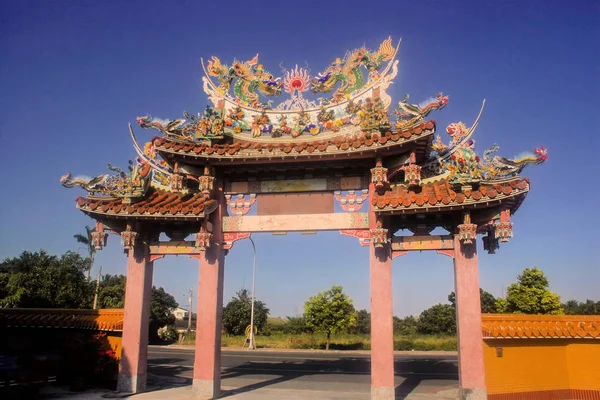 Reich Verziertes Tor Buddhistischen Tempel Taiwan — Stockfoto