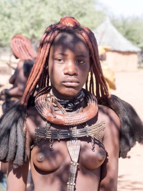 Kuzey Namibya, 6 Mayıs 2018: Kabile Himba, 6 Mayıs 2018, Kuzey Namibya kız