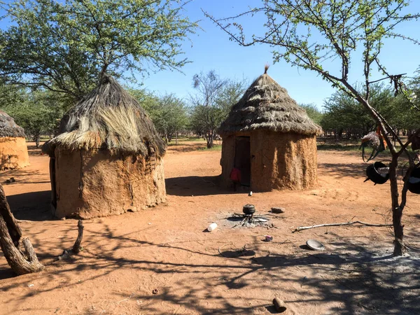 北纳米比亚 2018年5月6日 妇女部落辛巴族人 与儿童 2018年5月6日 北纳米比亚 — 图库照片