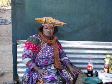 Kuzey Namibya, Opuwo 8 Mayıs 2018: Kadın kabile Herero, 8 Mayıs 2018, Opuwo, Kuzey Namibya