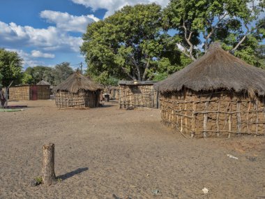 Zavallı kulübe yerlilerinin,, Damaraland, Namibya