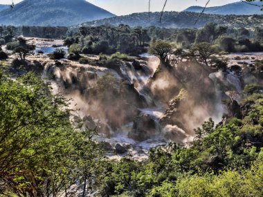 Güzel Epupa: Kunene nehir, Namibia üzerinde düşüyor