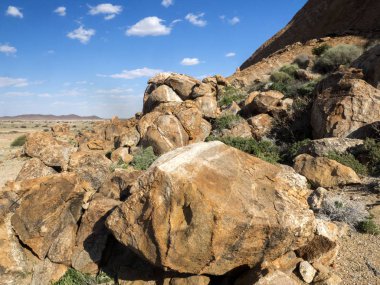 Merkez Namibya Çölü'nde kayalık hills