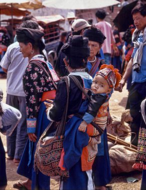 Chiang Khong, Tayland - 2 Mayıs. 1998:, kadın Hmong milletinin 28 Mayıs. 1998, Chiang Khong, Tayland